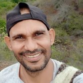 Profesional. Busco hacer amistades.