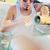 Busco ligar. No tengo redes  ya sabes.