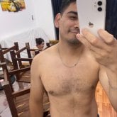 Pareja o amistades por favor. Hola.