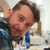 Empresario. Busco chatear. Legal, guapo,