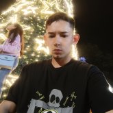 Busco pareja. Amistad y lo que surga. Un