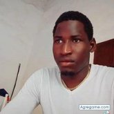 Nada. Busco pareja. Müjere.