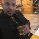 Busco conocer gente. Conocer.