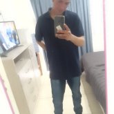 Estudiante. Busco mujeres de 20 a 35.