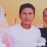 Busco pareja. Amigos. Alegre. Conocer.