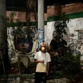 Buscár una mujer soltera.