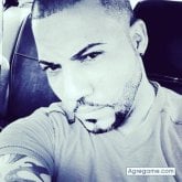 Babero. Mujeres. Simpatico serio humilde