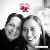 Mujeres guapas de la zona.