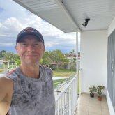 Profesional. Busco conocer gente.