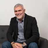 Profesionista. Busco conocer gente.