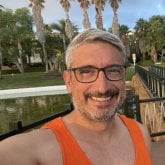 Busco ligar. Soy delgado y fuerte