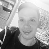 Carpintero. Amorosa detallista si.