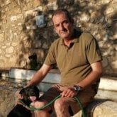 Simpatía alegre. Pasear campo libros