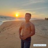 Uriel Castro, Chico de Monterey Park para Chicos en Agregame.