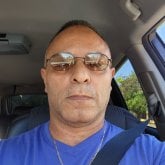 Me defino: Hombre serio Vivo solo retirado y escritor medium