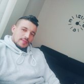 أنا رجل أبحث عن فتاة.