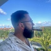 Core maker. Busco hacer amistades. Busco