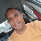 Emprededor. Mujeres mayor de edad hasta