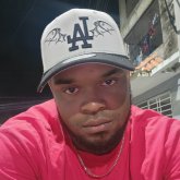 Una pareja, charlar. Momentito
Ojos