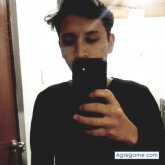 Busco ligar. Una chica.