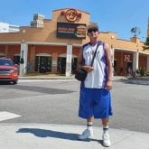 Amistades con quien conversar.