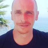 Diversion y buenos ratos. Timido. Con