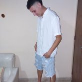 Estudiante. Nada serio, conocer.