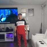 Cerca de mi. Hombre.