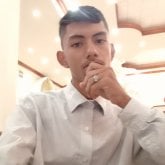 Una mujer joven bella que le guste un