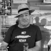 Empleado. Busco hacer amistades. Conocer