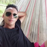 Busco: MujerMe defino: MachoMe gusta: Las mujeres