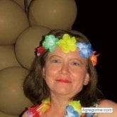 EMPLEADA. Busco hacer amistades.