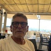 Crkes chico divorciado en La bisbal d'emporda