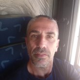 Encuentra Hombres solteros en Berrotarán