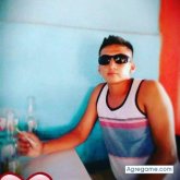 Amigos. Buena onda. Escuchar  música.