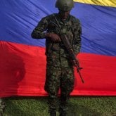 Busco pareja. Soltero alto soldado