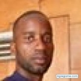 Angolano chico soltero en 