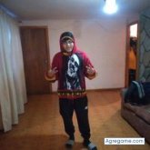 Trabaja. Busco pareja. Amigas. Chico