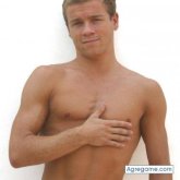 Comercial chico casado en 