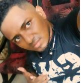 Busco ligar. Una mujer Alegre