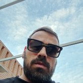 Conserje. Mujeres de yuncos solteras.