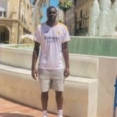 Travailler. Je suis un homme je cherche