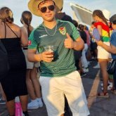 Empleado. Conocer mujeres alegres.