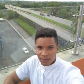 Empleado. Mujeres y no importa la edad.