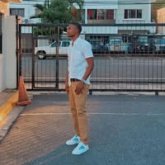 Busco pareja. Soltero joven alto,