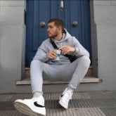 Jurado. Busco hacer amistades. Chicas.