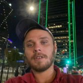 Trabajo. Busco pareja. Soy wuero  de