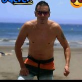 Busco pareja. Chicas. Hombre. Chicas.