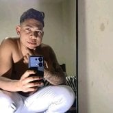 Busco pareja. Amigas
Una pareja