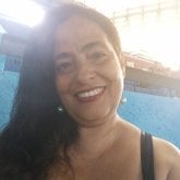 Trabajo en el deporte. Busco conocer un